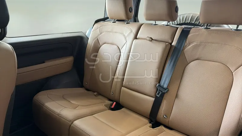 2025 لاند روفر ديفيندر 90