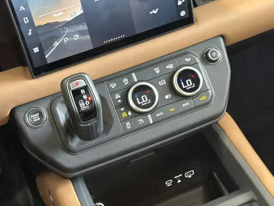 2025 لاند روفر ديفيندر 90