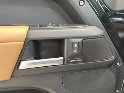 2025 لاند روفر ديفيندر 90