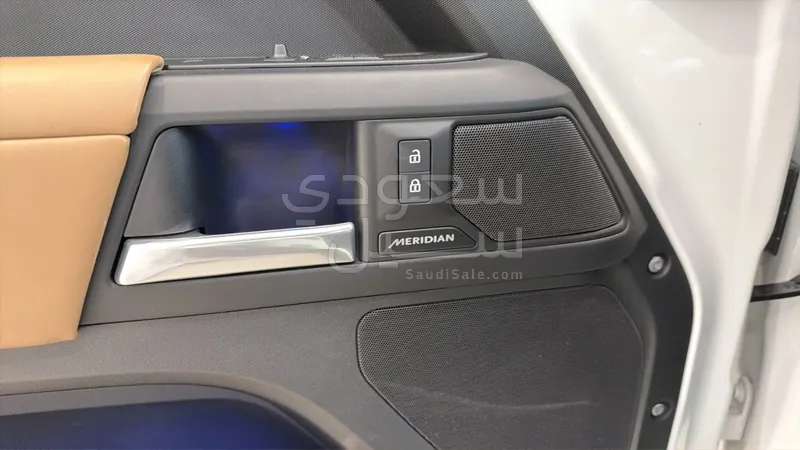2025 لاند روفر ديفيندر 130 اكس