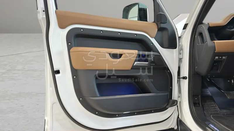 2025 لاند روفر ديفيندر 130 اكس