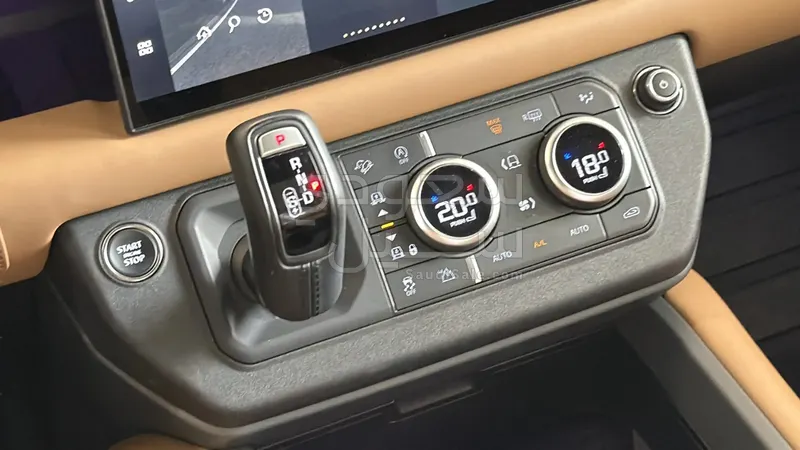 2025 لاند روفر ديفيندر اكس 110