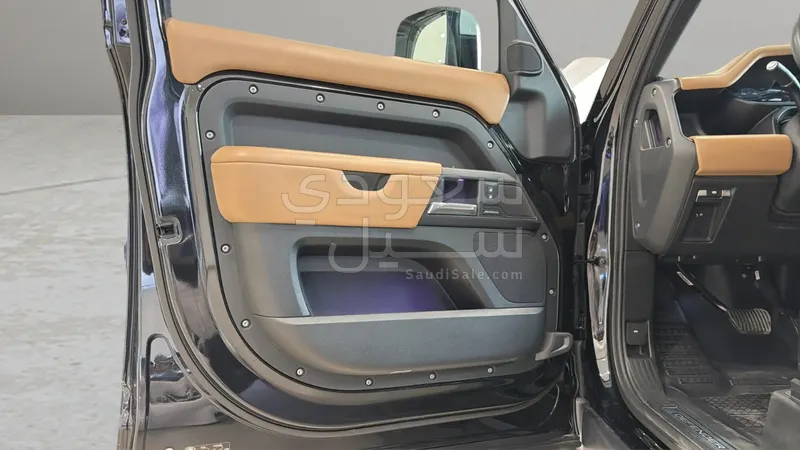 2025 لاند روفر ديفيندر اكس 110