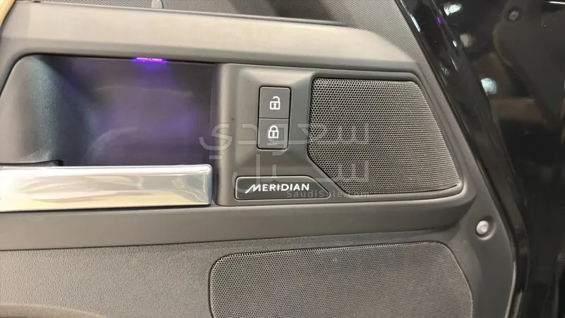 2025 لاند روفر ديفيندر اكس 110