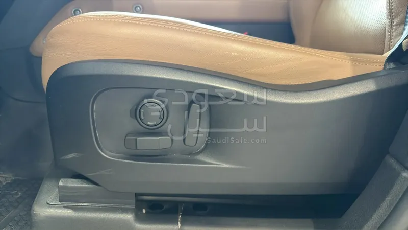 2025 لاند روفر ديفيندر اكس 110