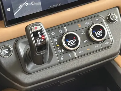 2025 لاند روفر ديفيندر اكس 110