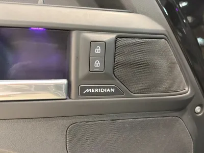 2025 لاند روفر ديفيندر اكس 110