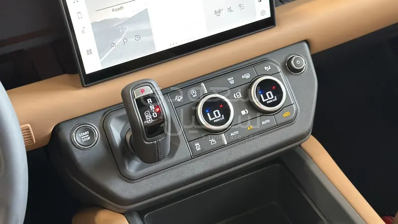 2025 لاند روفر ديفيندر 90