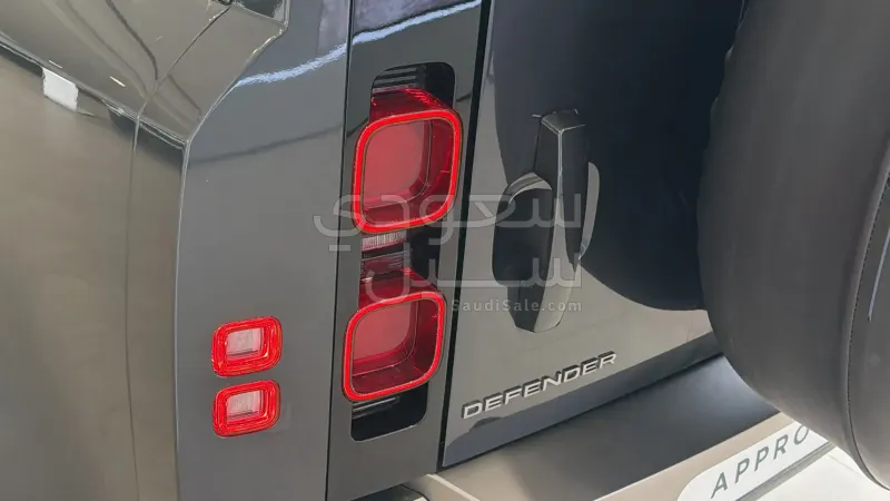 2025 لاند روفر ديفيندر 90