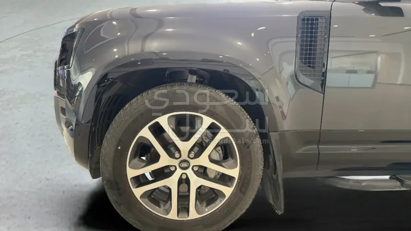 2025 لاند روفر ديفيندر 90