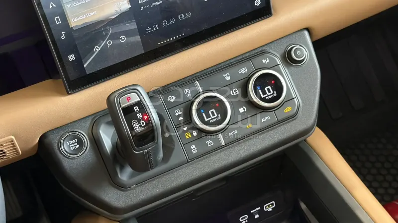 2025 لاند روفر ديفيندر 90