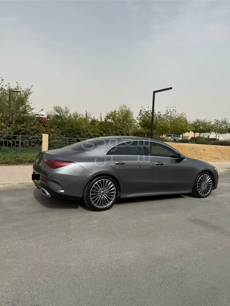 2025 مرسيدس - بنز سي إل أي 200