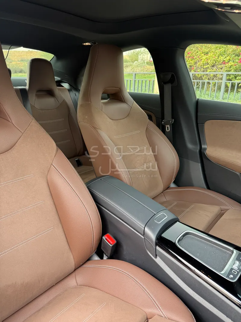 2025 مرسيدس - بنز سي إل أي 200