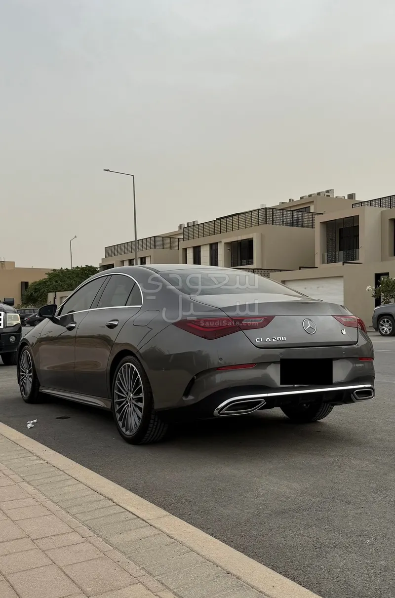 2025 مرسيدس - بنز سي إل أي 200