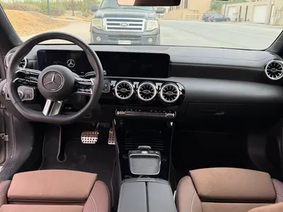 2025 مرسيدس - بنز سي إل أي 200