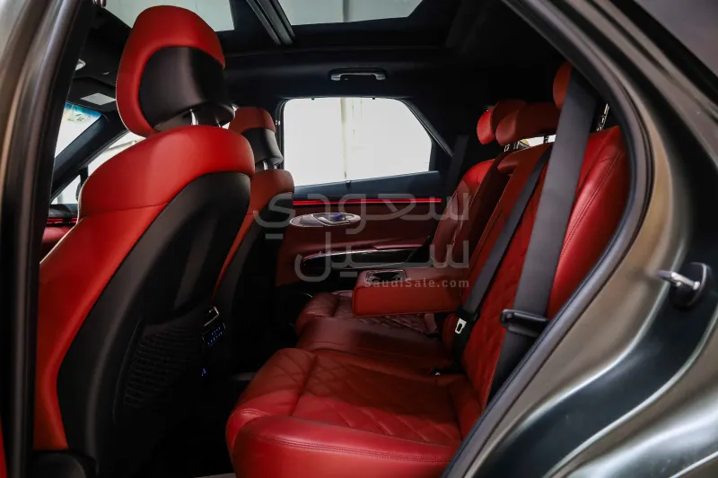 2025 جينيسيس جي في 70