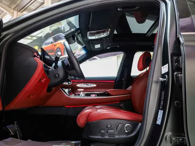 2025 جينيسيس جي في 70