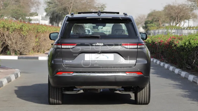 2025 جييب جراند شيروكي ليمتد بلس