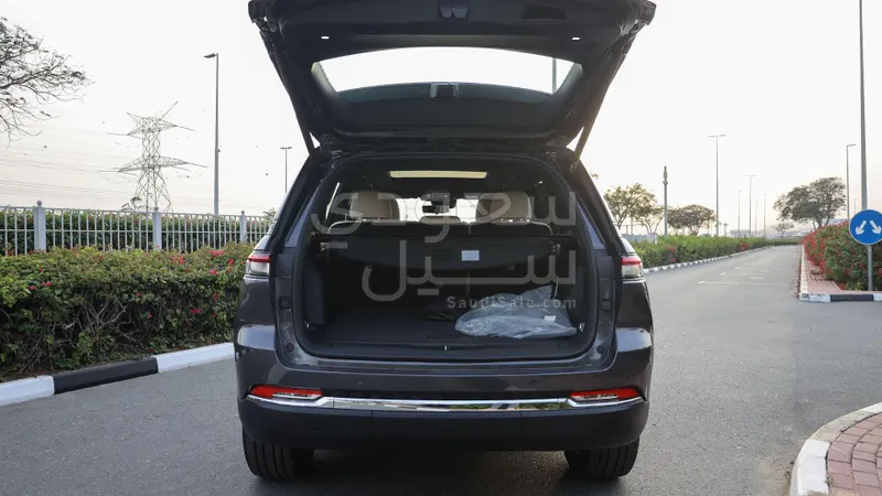 2025 جييب جراند شيروكي ليمتد بلس