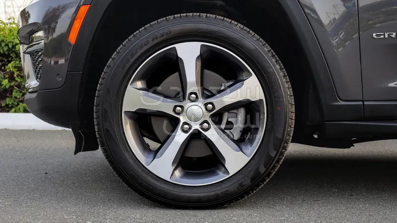 2025 جييب جراند شيروكي ليمتد بلس