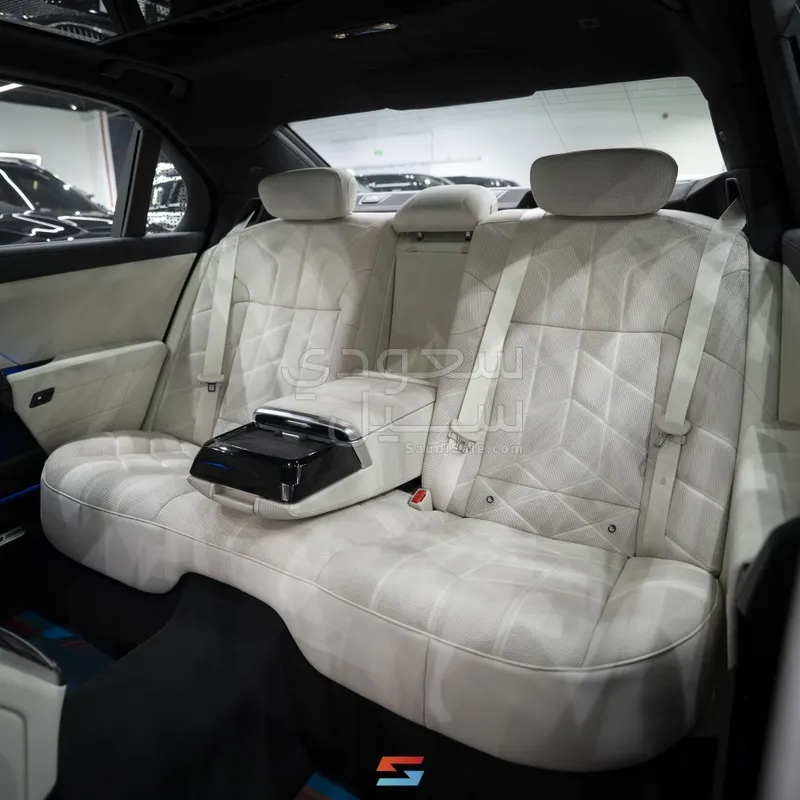 2026 بي ام دبليو الفئة السابعة 735أي