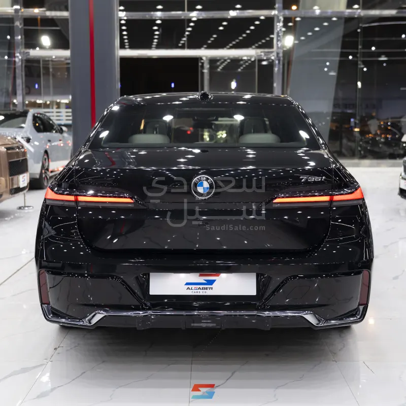 2026 بي ام دبليو الفئة السابعة 735أي