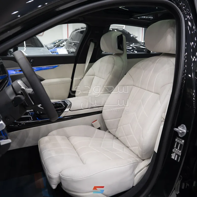 2026 بي ام دبليو الفئة السابعة 735أي