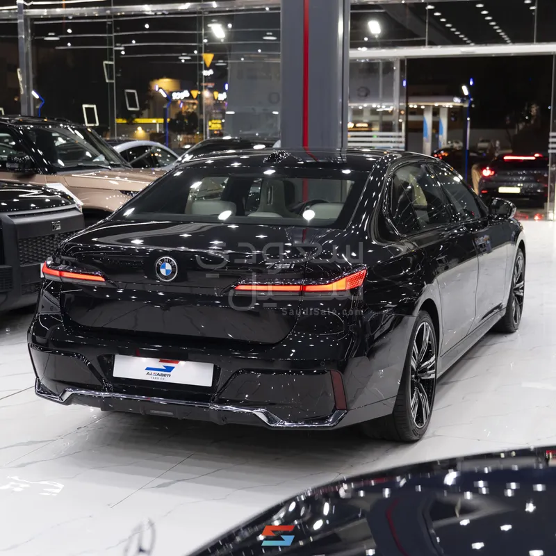 2026 بي ام دبليو الفئة السابعة 735أي