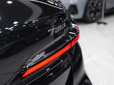 2026 بي ام دبليو الفئة السابعة 735أي