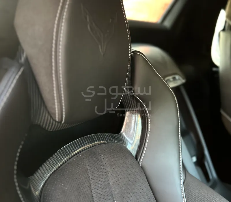 2023 شفروليه كورفيت سي 8