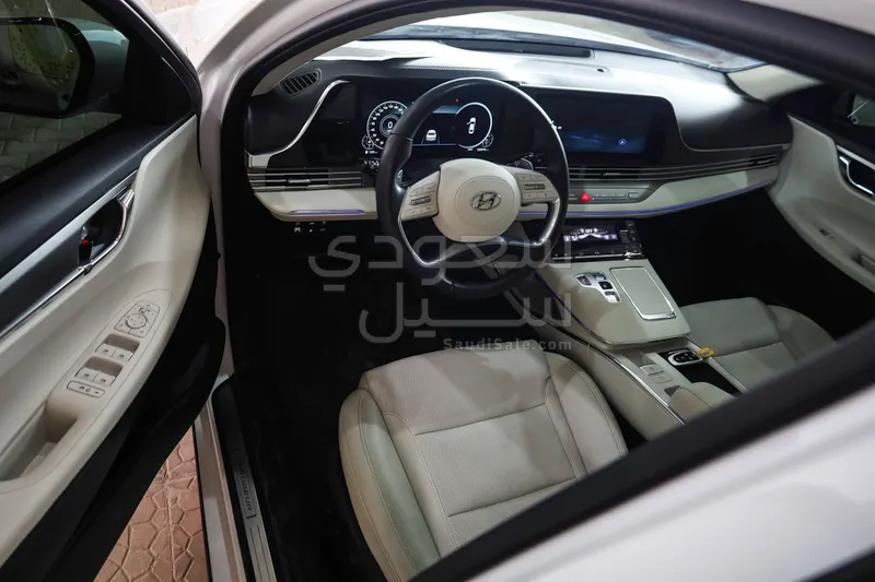 2022 هيونداي ازيرا