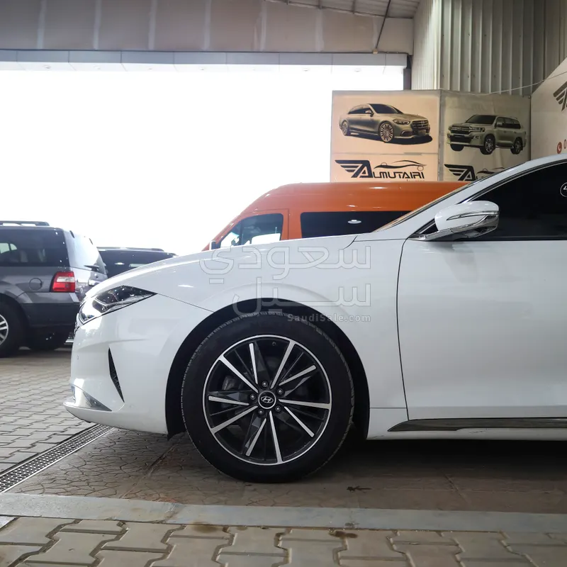 2022 هيونداي ازيرا