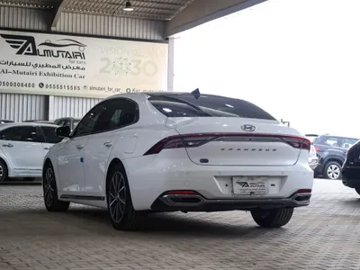 2022 هيونداي ازيرا