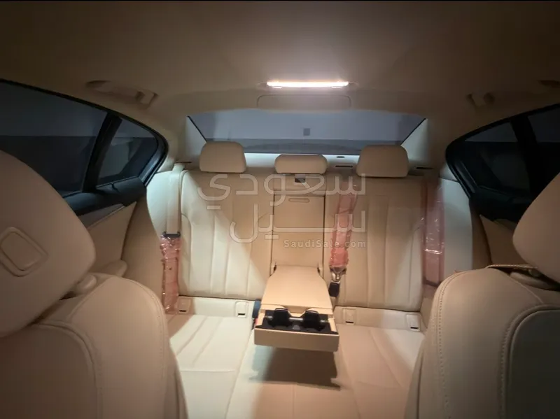 2020 بي ام دبليو الفئة الخامسة 520 أي