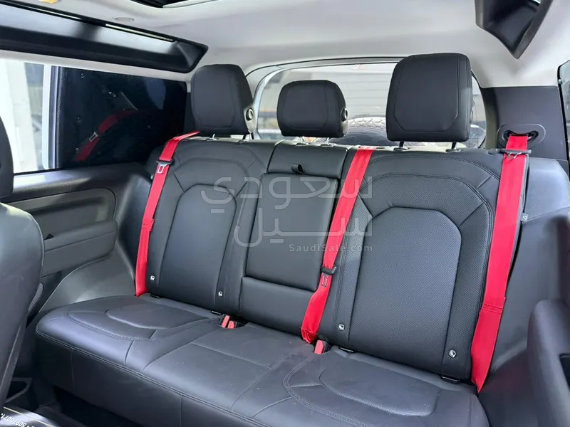 2023 لاند روفر ديفيندر اس اي