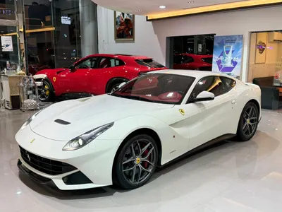 2016 فيراري اف 12 بيرلينيتا