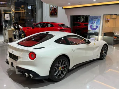 2016 فيراري اف 12 بيرلينيتا