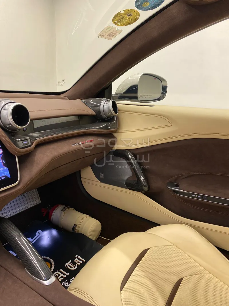 2017 فيراري جي تي سي 4 لوسو