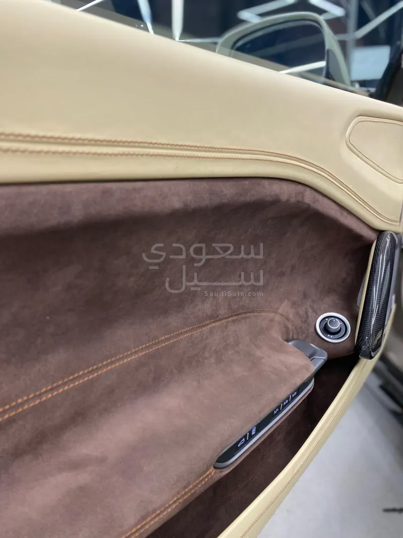 2017 فيراري جي تي سي 4 لوسو