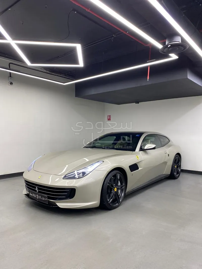 2017 فيراري جي تي سي 4 لوسو