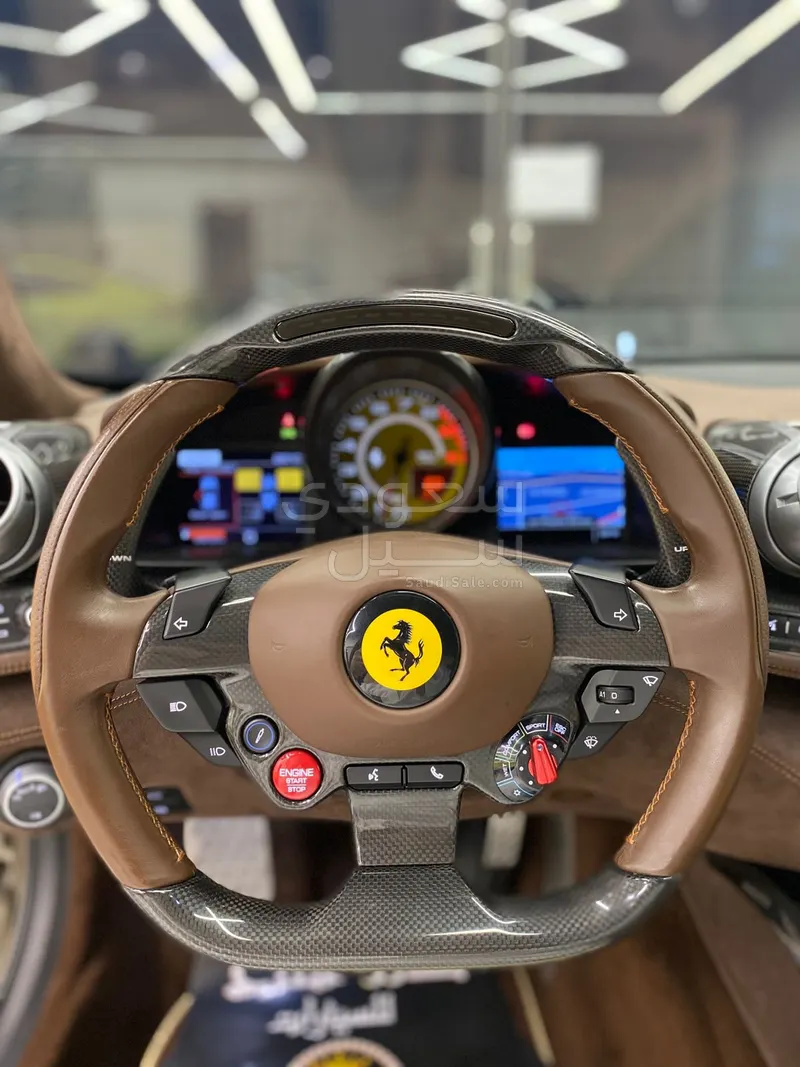 2017 فيراري جي تي سي 4 لوسو