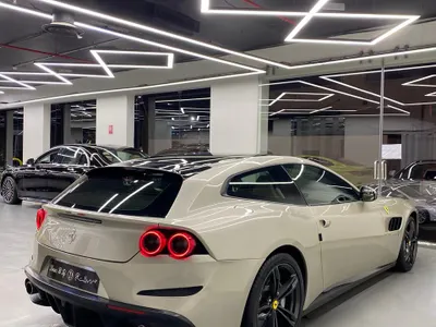 2017 فيراري جي تي سي 4 لوسو