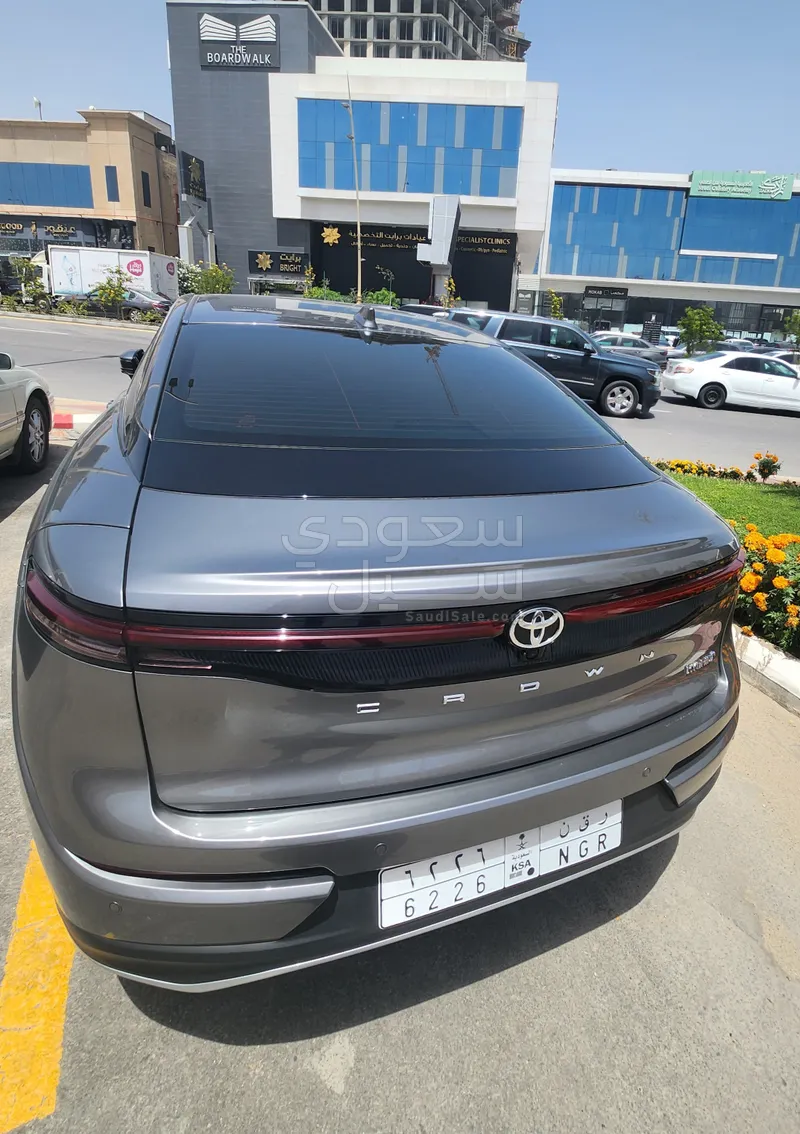 2023 تويوتا كراون بريميوم