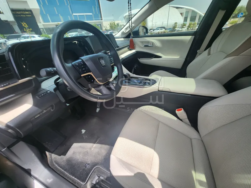 2023 تويوتا كراون بريميوم