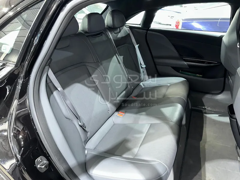 2024 لوسيد اير بيور