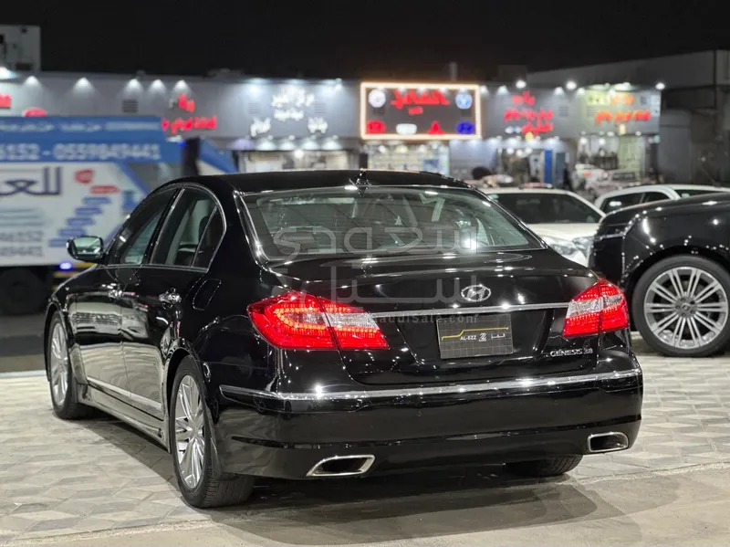 2013 جينيسيس جي 80