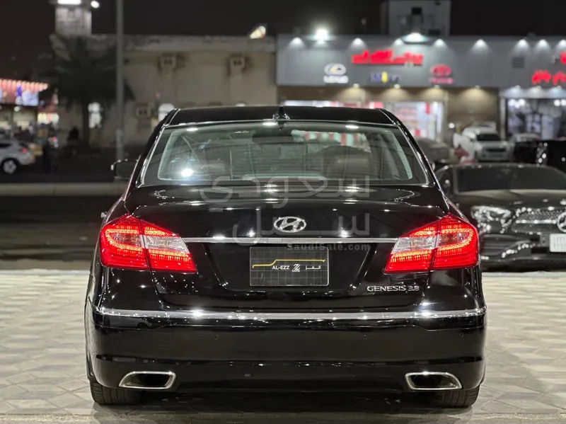 2013 جينيسيس جي 80