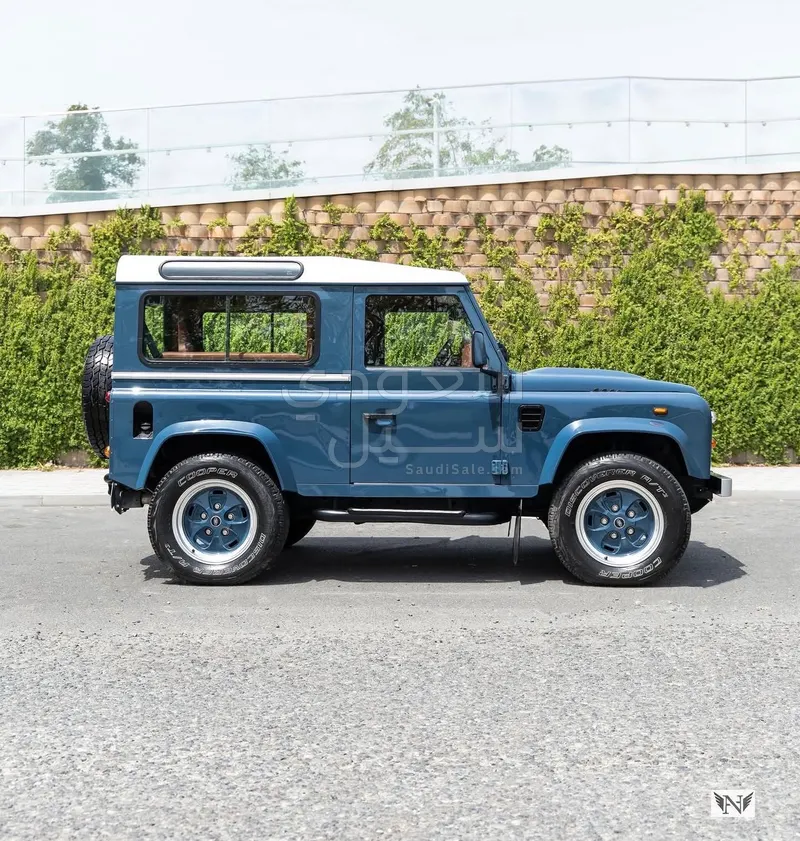 2012 لاند روفر ديفيندر 90