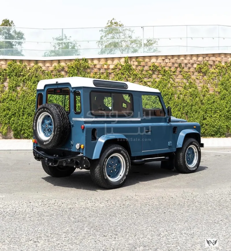 2012 لاند روفر ديفيندر 90