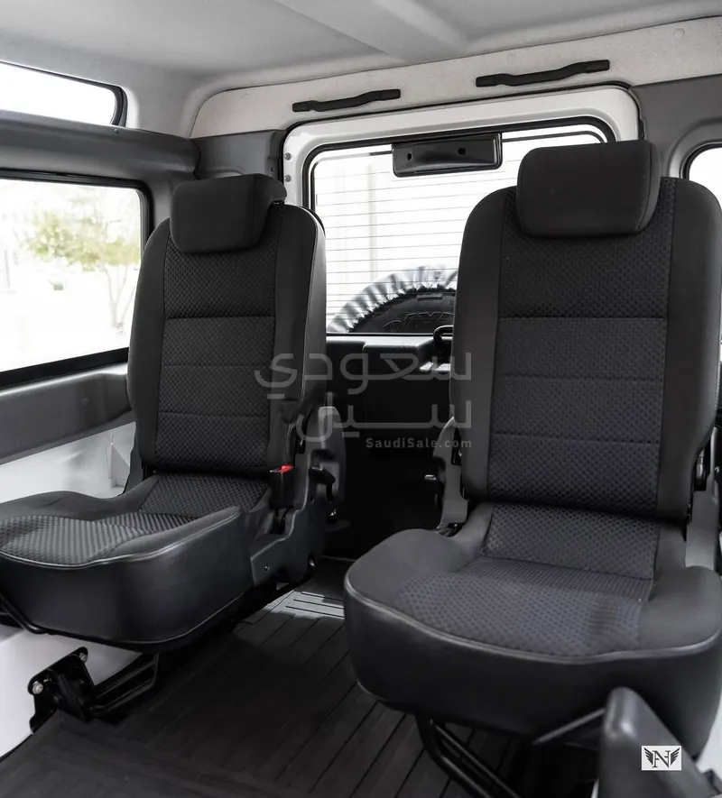 2015 لاند روفر ديفيندر 90